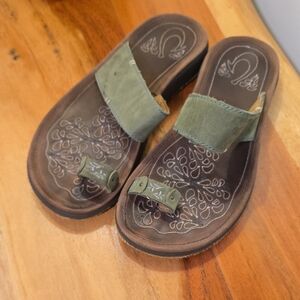 Olukai Green and Brown Sandals with Embroidered Design Size 6
